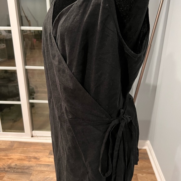 Black strap front wrap dress!🖤 - Picture 4 of 8